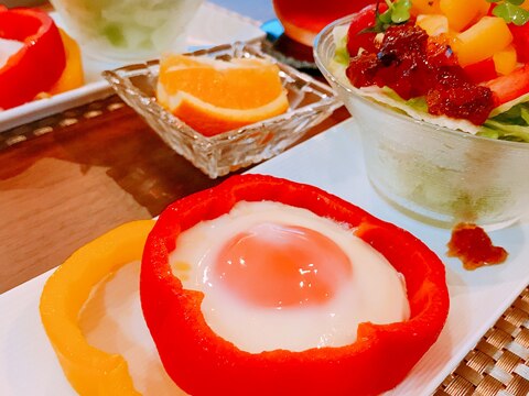 かわいい♡パプリカ目玉焼き♪